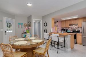 Walk to Beach Cowboy Pool Sleeps 6