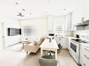 New Home 10 Mins from Airport