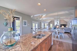 Stylish Coastal Home Walk to Beach