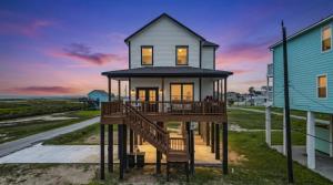 Seas the Beach Day- Custom Built Home