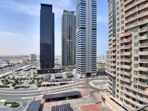 Vacationer Holiday Homes l Minimalistic 1 Bedroom l City Views l JLT