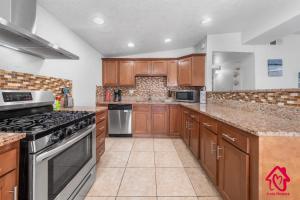 Pitt Paradise Pet Friendly Oasis - An Irvie Home