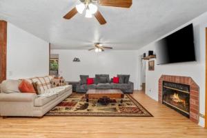 Lake Arrowhead Mountain Retreat With Pool Table Near Village And Hiking
