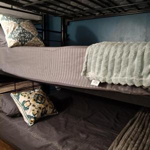 Bunk bed Apt