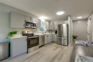 Modern Home Minutes to Mystic, Casinos and Ocean
