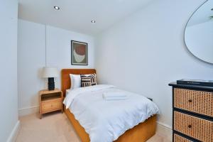Coastal 4-BR Seafront Group Escape in Mumbles