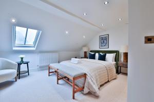 Coastal 4-BR Seafront Group Escape in Mumbles
