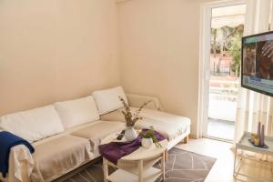 Sunny and Quiet 1 Bedroom Apt