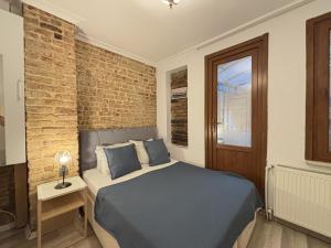 Unique 5BR Art House in Balat w Garden