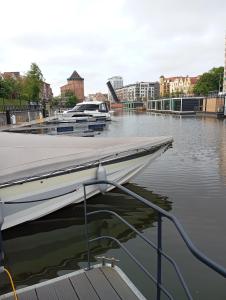 Dom Na Wodzie Houseboat