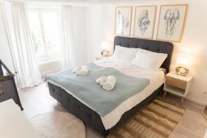 Beyond Cozy, Coastal Design, Balkon & Parkplatz