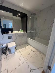 Great luxury 2bedroom apartment opposite washhouse bar