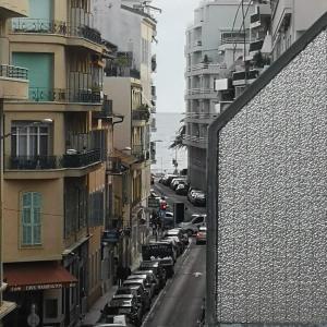 3 rooms with balcony and parking 3 min from the sea