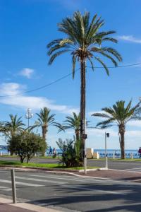 3 rooms with balcony and parking 3 min from the sea