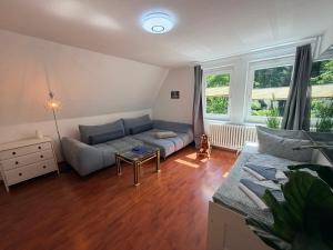 WALD & WELLE Ferienhaus mit Garten Superior-Appartement Ostsee Strand in 850m