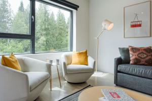 Le Refuge - Revelstoke Condo with Hot Tub