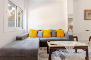 Flat by Moschato
