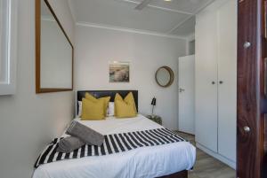 Stylish Umdloti beach flat, pool & sea views - 8 Mallorca