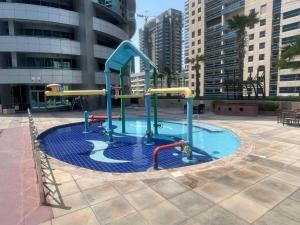 Vacationer Holiday Homes l Calm 1 Bedroom l Free Wi-Fi l Stunning Marina View