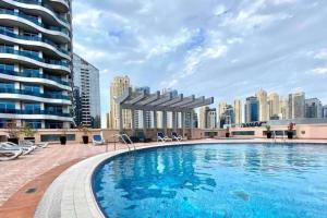Vacationer Holiday Homes l Calm 1 Bedroom l Free Wi-Fi l Stunning Marina View