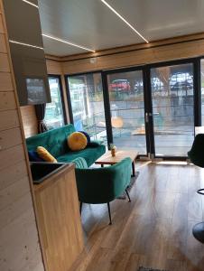 Dom Na Wodzie Houseboat