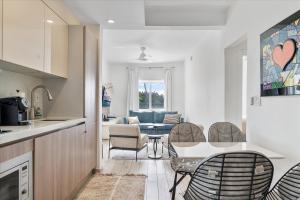 Beautiful Miami Beach Condo new furnishings and upgrades