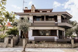 LUXURY GRAND HOME SERRES - 4 Bedrooms -Free Parking - Center