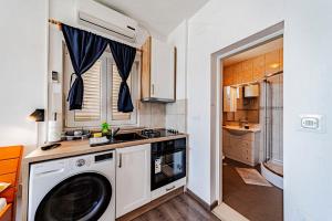 S 1 - studio just 50m from the beach with sea view