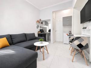 Athens Explorer Studio Near Transit by ΜPS