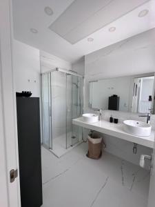 Villa vue mer sotogrande piscine chauffée - jacuzzi , pour 10 personnes
