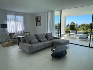 Villa vue mer sotogrande piscine chauffée - jacuzzi , pour 10 personnes