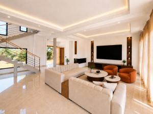 Domaine Palm Oasis Villas & Piscine 25m 6 suites 8 chambres - HomeCity Signature