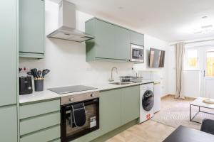 Modern 1-Bed Flat on Cathays Terrace with Garden