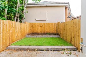Modern 1-Bed Flat on Cathays Terrace with Garden