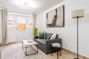 Modern 1-Bed Flat on Cathays Terrace with Garden