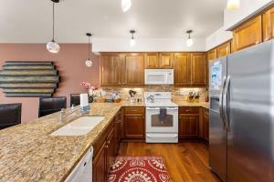 Salmon Run Condo - Overlooking the Spokane River