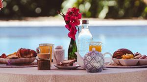 Casa Mapache Pool and Breakfast Available near Tamarindo Beach