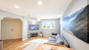 Bright & Cozy Private 1BR Suite