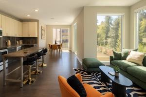 The Manor - Chevy Chase