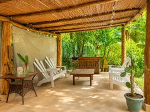 Casa Mapache Pool and Breakfast Available near Tamarindo Beach