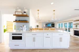 Seaside Serenity - Pool Table Hot Tub Luxury