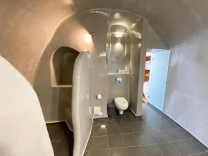 Esmi Suites Santorini
