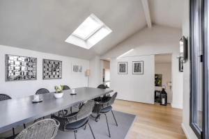 100m apt with terrace in St-Cloud