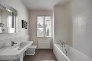 100m apt with terrace in St-Cloud
