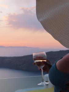 Esmi Suites Santorini