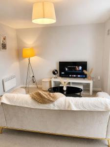 Deluxe Private Room in a flat W Fast WiFi, Netflix, Free Parking