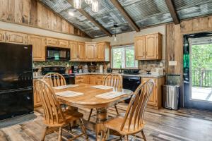 Sunset Climb & Hike: Red River Gorge Cabin w Deck