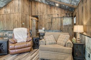 Sunset Climb & Hike: Red River Gorge Cabin w Deck