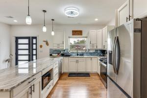 Pet-Friendly Vineyard Lake Canal Oasis w Yard!