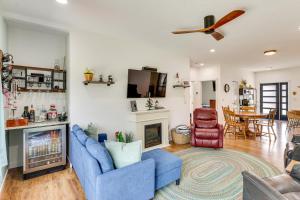 Pet-Friendly Vineyard Lake Canal Oasis w Yard!